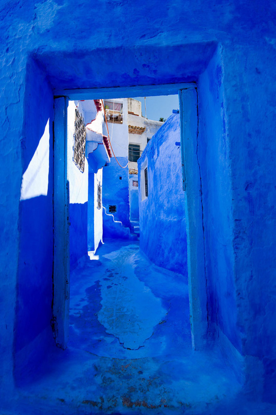 blue-streets-of-chefchaouen-morocco-13-660x991