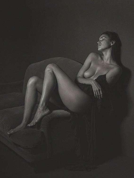 irina-shayk-poses-nude-for-gq-italia-september-cover-story-the-dapifer-6